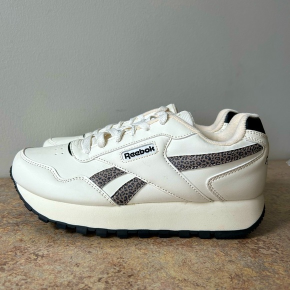 Reebok Shoes - Reebok NWT Cream Sneakers with Leopard Accent Ortholite shoes size 7.5